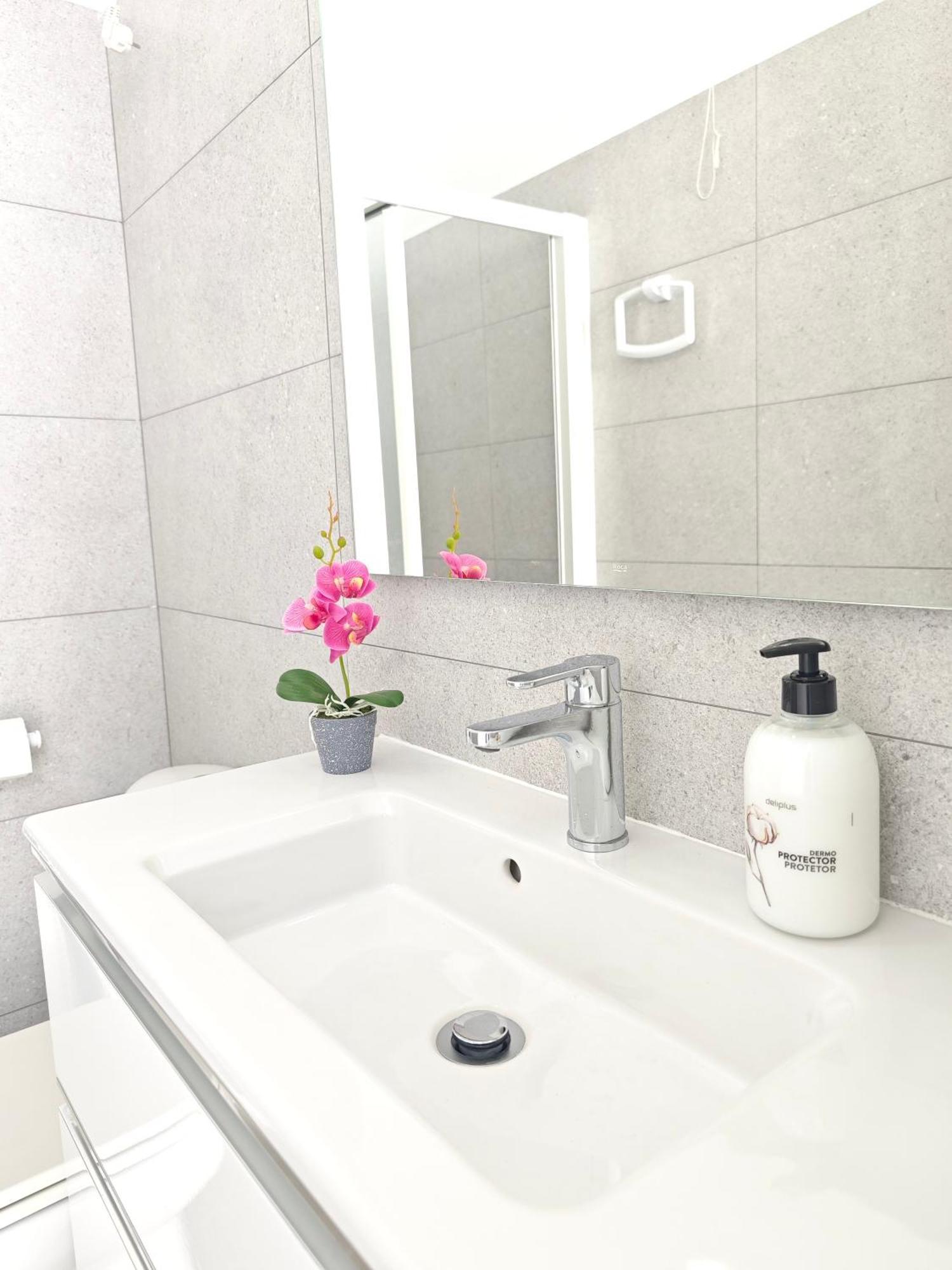 Cozy Apartment In Front Of The Natural Pools El Pris Exterior foto